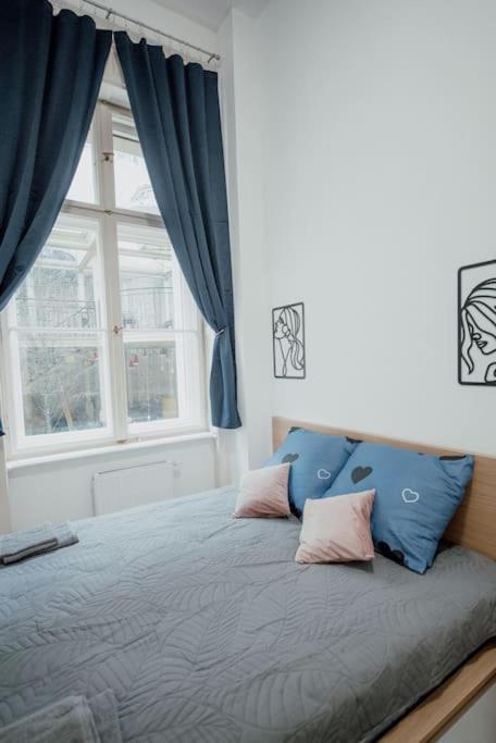 P77 New 4-bedrooms Piotrkowska Cale Miejsce 4 Z Lazienka I Kuchnia Na Korytarzu Budynku